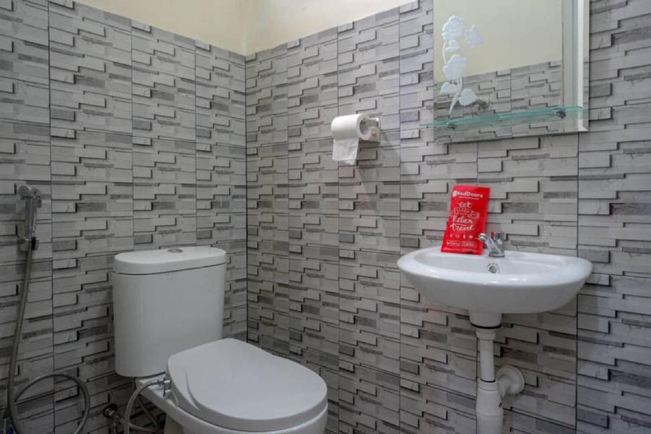 Отель Reddoorz @ Jalan Raya Kaliwungu Selatan Kendal Экстерьер фото